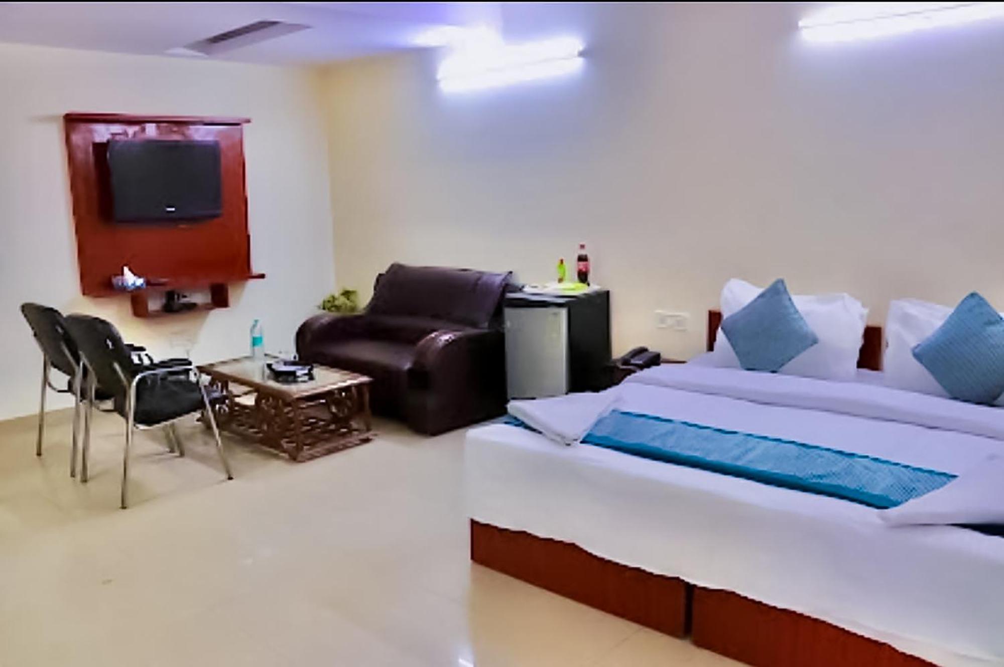 Happy Inn - Near Saket Metro New Delhi Exterior photo